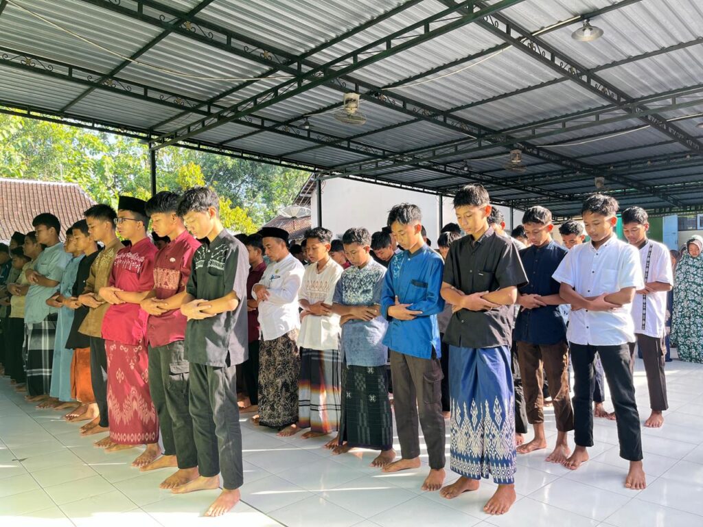 Pembiasaan Ibadah Rutinan Jumat Legi dan Program Jumat Sehat 1000157020 1024x768