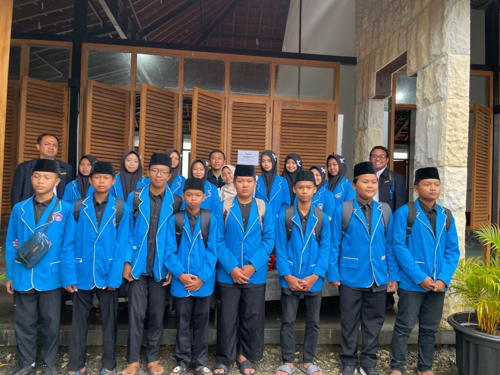 Tim Hadrah MTs Negeri 2 Wonogiri Raih Juara 3 1000160820