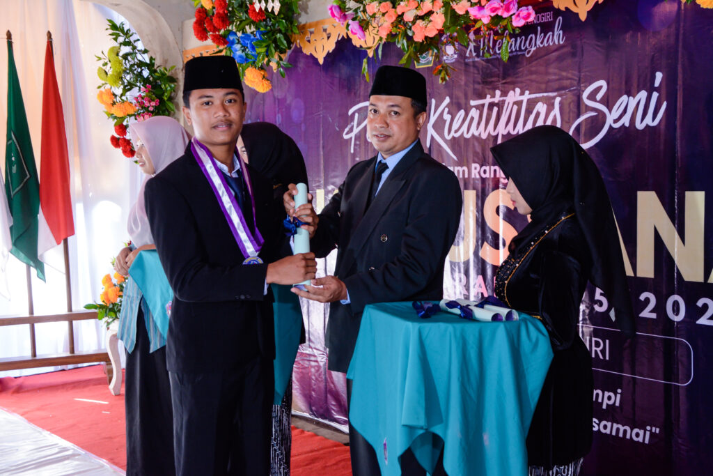 Akhirussanah Angkatan XXVI MTs Negeri 2 Wonogiri Berlangsung Khidmat dan Meriah 1000248239