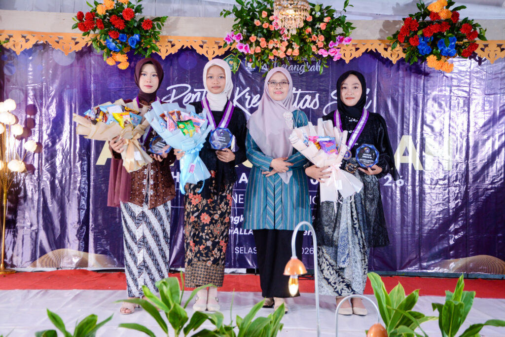 Akhirussanah Angkatan XXVI MTs Negeri 2 Wonogiri Berlangsung Khidmat dan Meriah 1000248297