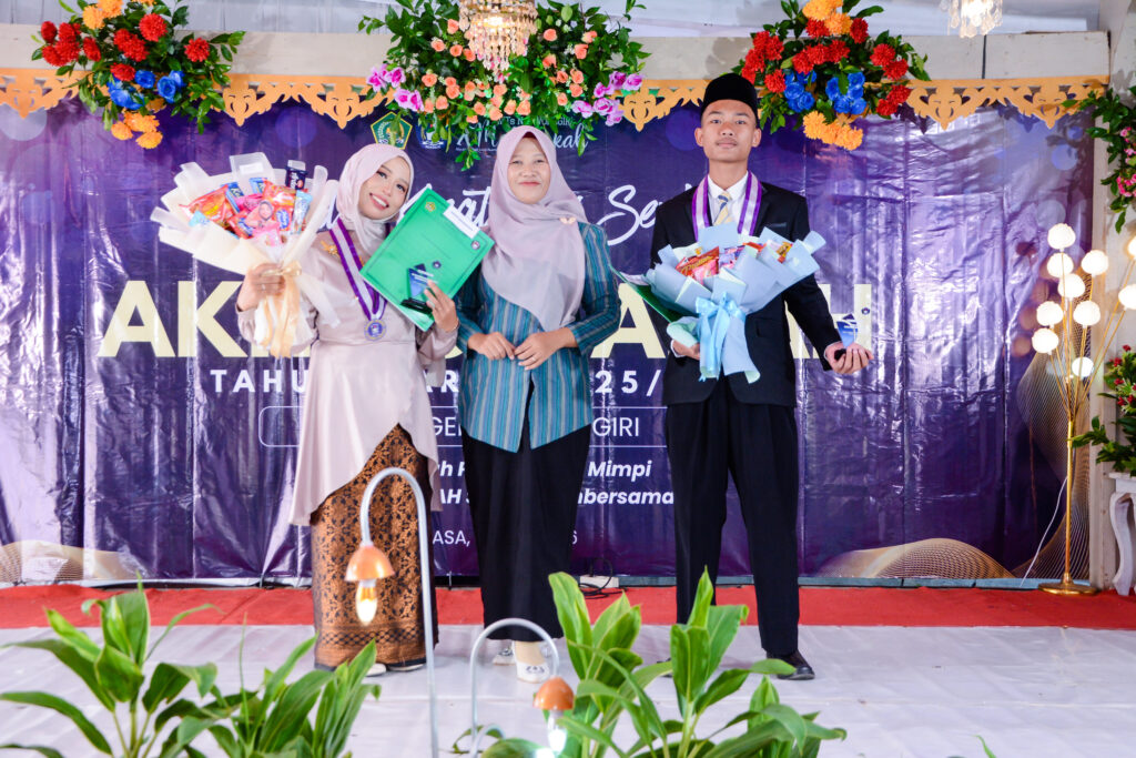 Akhirussanah Angkatan XXVI MTs Negeri 2 Wonogiri Berlangsung Khidmat dan Meriah 1000248300